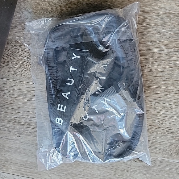 FENTY BEAUTY Quilted  PUFFER BAG (Crossbody) online exclusive! NEW - Picture 7 of 15